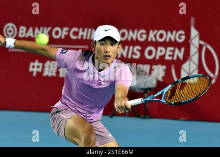 Hong Kong, Cina. 3 gennaio 2025. Shang Juncheng della Cina torna nei quarti di finale contro Fabian Marozsan dell'Ungheria all'ATP250 Hong Kong Tennis Open di Hong Kong, nel sud della Cina, 3 gennaio 2025. Crediti: Lo Ping fai/Xinhua/Alamy Live News Foto Stock