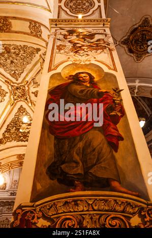 Interno della Real Parroquia de Santa María Madalena, Santa dipinta, Siviglia, Andalusia, Spagna Foto Stock