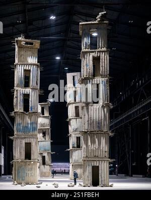 Anselm Kiefer, The Seven Heavenly Palaces, 2004–2015, installazione tridimensionale, multi-materiale specifica del sito; permanente a Pirelli Hangar Bicocc Foto Stock