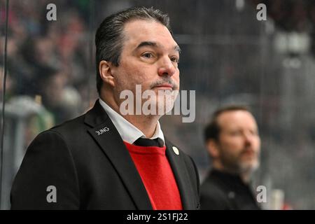 Augusta, Germania. 3 gennaio 2025. im Bild Larry MITCHELL Headcoach Augsburger Panther/Freisteller/Einzelfoto/DEL: Augsburger Panther - Nuernberg Ice Tigers, Curt Frenzel Stadion AM 03.01.2025 crediti: dpa/Alamy Live News Foto Stock