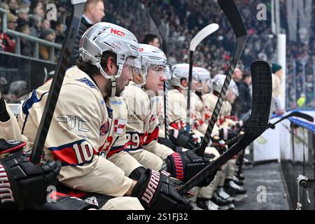 Augusta, Germania. 3 gennaio 2025. IM Bild Die Bank der Gaeste/DEL: Augsburger Panther - Nuernberg Ice Tigers, Curt Frenzel Stadion AM 03.01.2025 crediti: dpa/Alamy Live News Foto Stock