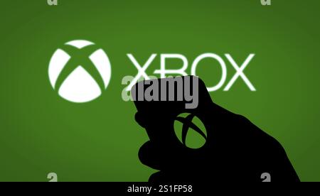 Logo Xbox visualizzato sullo smartphone. Foto Stock