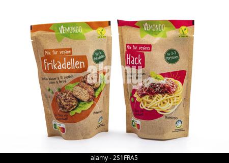 WETZLAR, Germania 2022-07-25: Vemondo: Il marchio di LIDL per i prodotti vegani a base di carne Foto Stock