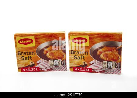 WETZLAR, Germania 2022-07-25: MAGGI Gravy Basic. Le salse MAGGI sono ideali per i piatti classici a base di carne Foto Stock