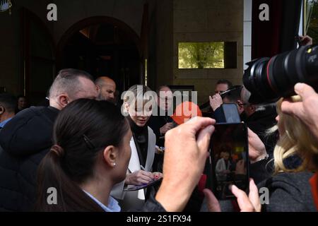 Ankunft Fürst Albert von Monaco und Fürstin Charlenne kamen gegen 13 Uhr am Hotel Vier Jahreszeiten ad Amburgo AN. Hamburg, der 25,042024 Fürst Albert II von Monaco, mit Fürstin Charlene und den Zwillingen Prinz Jasques und Prinzessin Gabriella. Die Fürstenfamilie von Monaco verlässt am Nachmittag das Hotel Vier Jahreszeiten ad Amburgo. Auf dem Weg zum Miniatur Wunderland ad Amburgo. Amburgo, 25.04.2024 *** arrivo il Principe Alberto di Monaco e la Principessa Charlenne arrivarono all'Hotel Vier Jahreszeiten ad Amburgo intorno alle 13.00. Amburgo, 25 042024 il Principe Alberto II di Monaco, con la Principessa Charl Foto Stock
