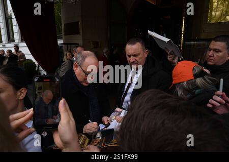 Ankunft Fürst Albert von Monaco und Fürstin Charlenne kamen gegen 13 Uhr am Hotel Vier Jahreszeiten ad Amburgo AN. Hamburg, der 25,042024 Fürst Albert II von Monaco, mit Fürstin Charlene und den Zwillingen Prinz Jasques und Prinzessin Gabriella. Die Fürstenfamilie von Monaco verlässt am Nachmittag das Hotel Vier Jahreszeiten ad Amburgo. Auf dem Weg zum Miniatur Wunderland ad Amburgo. Amburgo, 25.04.2024 *** arrivo il Principe Alberto di Monaco e la Principessa Charlenne arrivarono all'Hotel Vier Jahreszeiten ad Amburgo intorno alle 13.00. Amburgo, 25 042024 il Principe Alberto II di Monaco, con la Principessa Charl Foto Stock