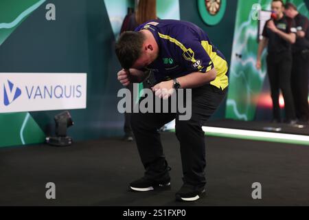 Alexandra Palace, Londra, Regno Unito. 3 gennaio 2025. 2024/25 PDC Paddy Power World Darts Championships Final Day 16; Luke Littler festeggia subito dopo aver sconfitto Michael Van Gerwen 7-3 per essere incoronato campione mondiale PDC 2024 Credit: Action Plus Sports/Alamy Live News Foto Stock