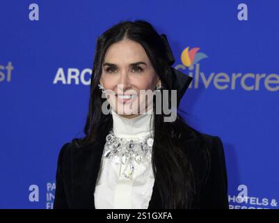 Palm Springs, Stati Uniti. 3 gennaio 2025. Demi Moore arriva al 36° premio annuale Palm Springs International Film Awards tenutosi al Palm Springs Convention Center il 3 gennaio 2025 a Palm Springs, CA. © Tammie Arroyo/AFF-USA.com credito: AFF/Alamy Live News Foto Stock