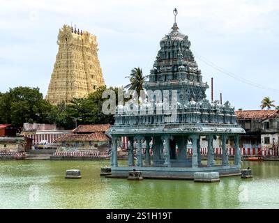 Torre d'ingresso del Tempio Thanumalayan, chiamato anche Tempio Sthanumalayan, situato a Suchindram nel distretto Kanyakumari di Tamil Nadu, India. Foto Stock