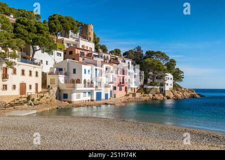 Pittoresco villaggio sa Tuna sulla costa della Costa Brava in Catalogna, Spagna Foto Stock