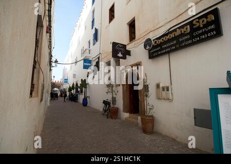 le stradine strette della medina della kasbah, città vecchia, patrimonio dell'umanità dell'unesco, essaouira, marocco Foto Stock