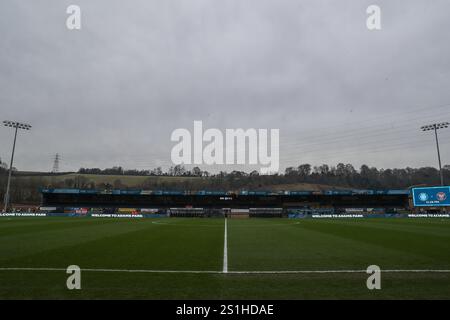 Una vista generale all'interno di Adams Park, sede dei Wycombe Wanderers davanti alla partita della Sky Bet League 1 Wycombe Wanderers vs Blackpool ad Adams Park, High Wycombe, Regno Unito, 4 gennaio 2025 (foto di Gareth Evans/News Images) Foto Stock