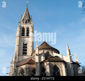 Costruito tra il XII e il XIV secolo, è stato classificato come monumento storico nel 1862. Chiesa di Saint-Germain, un monumento storico situato nella Foto Stock