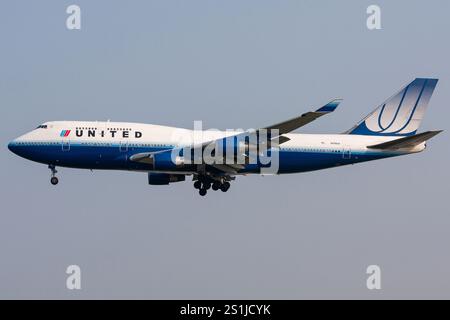 United Airlines Boeing 747-400 con registrazione N179UA in finale per l'aeroporto di Francoforte Foto Stock