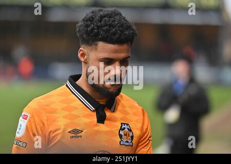 Elias Kachunga (10 Cambridge United) dopo un fischio finale durante la partita Sky Bet League 1 tra Cambridge United e Bristol Rovers al Cledara Abbey Stadium di Cambridge, sabato 4 gennaio 2025. (Foto: Kevin Hodgson | mi News) crediti: MI News & Sport /Alamy Live News Foto Stock