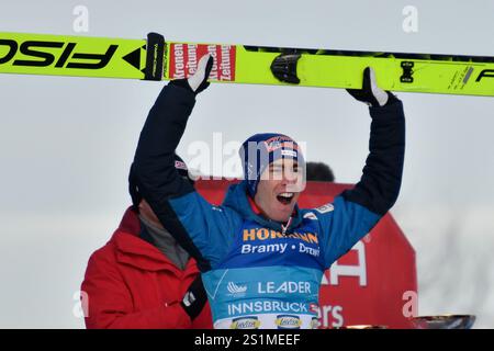 Innsbruck, Austria. 4 gennaio 2025. INNSBRUCK, AUSTRIA - 4 GENNAIO: Stefan Kraft of Austria durante l'Individual HS128 della FIS World Cup Ski Jumping Four Hills Tournament Men Innsbruck at il 4 gennaio 2025 a Innsbruck, Austria.250104 SEPA 24 078 - 20250104 PD6215 credito: APA-PictureDesk/Alamy Live News Foto Stock
