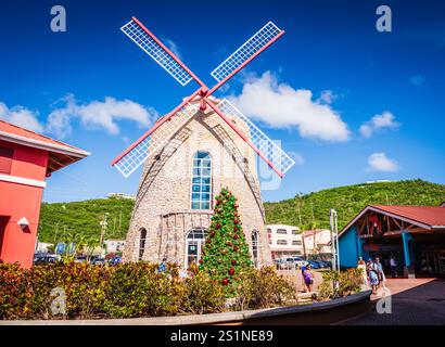 St. Thomas, USVI USA - 27 novembre 2017: Storico zuccherificio presso Crown Bay Dock nelle Isole Vergini americane. Foto Stock