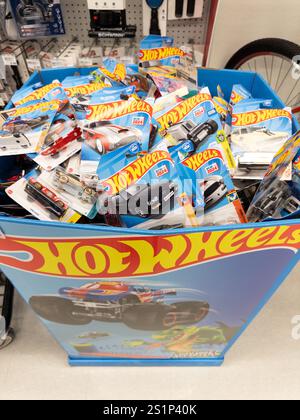 Modellini di macchinine in metallo pressofuso Hot Wheels in mostra in un negozio Meijer nel Michigan USA Foto Stock