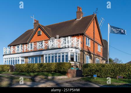 Il circolo del Reigate Heath Golf Club, Surrey, Inghilterra, Regno Unito, in una giornata invernale di sole con cielo azzurro Foto Stock