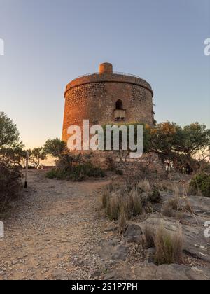 L'alta Torre Picada, alta circa 11 metri, è una delle torri storiche più grandi dell'isola di Maiorca. Port de Soller. Torre Picado. Mallorca, Spagna Foto Stock