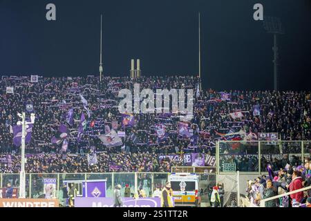 Firenze, Toscana, ITALIA. 4 gennaio 2025. Durante la partita di calcio del 04/01/2025, valida per il campionato italiano di serie A - 2024/25 a Firenze allo Stadio Artemio Franchi tra AC Fiorentina e SSC Napoli. Nella foto: Sostenitori fiorentina (Credit Image: © Fabio Sasso/ZUMA Press Wire) SOLO USO EDITORIALE! Non per USO commerciale! Foto Stock