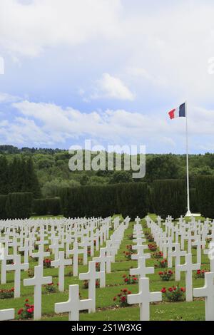 Cimitero di fronte all'Ossario di Douaumont per commemorare la battaglia di Verdun Foto Stock