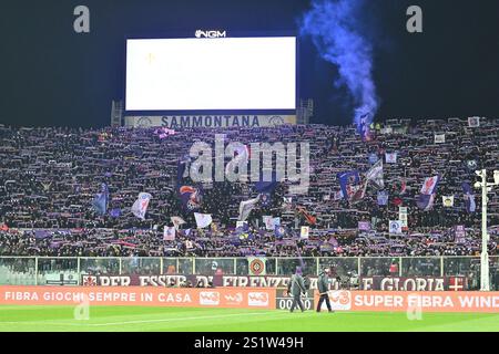 Firenze, Italia. 4 gennaio 2025. Stadio Artemio Franchi, Firenze, Italia - i tifosi della Fiorentina durante la partita di calcio di serie A Enilive, Fiorentina vs Napoli, 4 gennaio 2025 (foto di Roberto Ramaccia/Sipa USA) crediti: SIPA USA/Alamy Live News Foto Stock