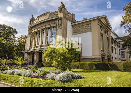 GIESSEN, Germania - 2021-09-21: Il Theater Giessen, Stadttheater Giessen (Giessen Municipal Theatre), un teatro, un centro culturale, è stato progettato a ne Foto Stock