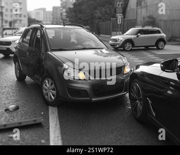 un'auto grigia ha battuto un incidente d'auto Foto Stock