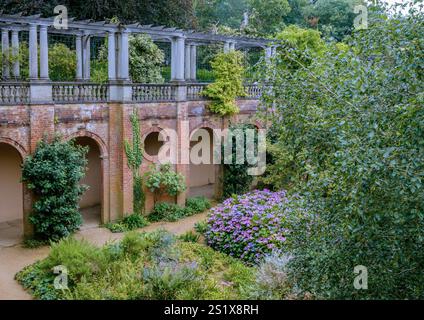 Hampstead Heath Pergola e Hill Garden si affacciano su West Heath. Gemma nascosta nel nord di Londra. Foto Stock