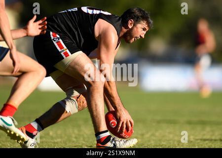 Jarrad Waite, un ex calciatore australiano professionista che ha giocato per il Carlton Football Club e ora allena il Benalla Saints Foto Stock