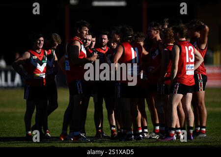 Jarrad Waite parla con Benalla Saints. Waite, ex calciatore australiano professionista che ha giocato per il Carlton Football Club Foto Stock