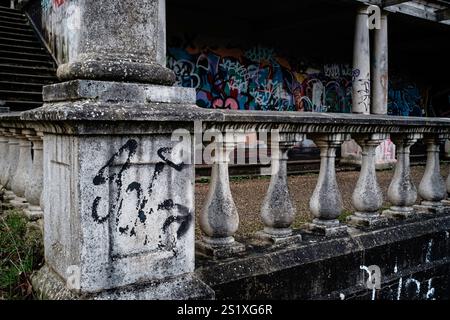 Padiglione degli anni '1920, classificato di grado II, progettato in stile neo-classico, Wensum Park, Norwich, Regno Unito. Foto Stock