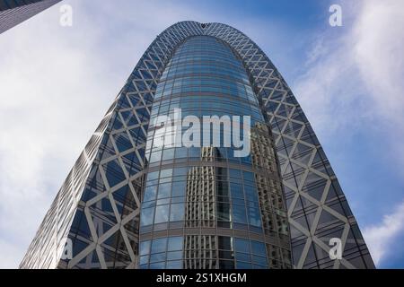 Tokyo, Giappone, 14 giugno 2024: Tokyo Mode Gakuen, è una torre moderna che ospita scuole di moda, tecnologia e design, insieme a un college medico, phot Foto Stock