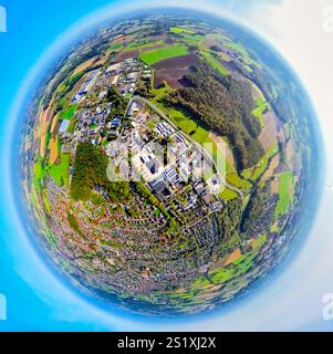 Vista aerea, area industriale Industriestraße con parete e foresta Zeche-Hermann, globo terrestre, immagine fisheye, immagine a 360 gradi, mondo minuscolo, un piccolo piano Foto Stock