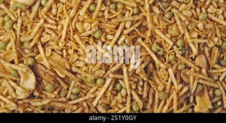 Direttamente sopra lo shot di cibo indiano misto kashmiri. Texture di sfondo panoramico. Foto Stock