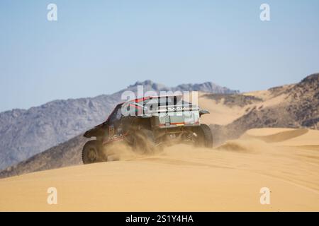 Bisha, Arabie Saoudite. 5 gennaio 2025. 212 GUTIERREZ Cristina (spa), MORENO Pablo (spa), Dacia, Dacia Sandriders, FIA W2RC, Ultimate, azione durante la fase 2 della Dakar 2025 dal 5 al 6 gennaio 2025 a Bisha, Arabia Saudita - foto Frédéric le Floc'h/DPPI Credit: DPPI Media/Alamy Live News Foto Stock