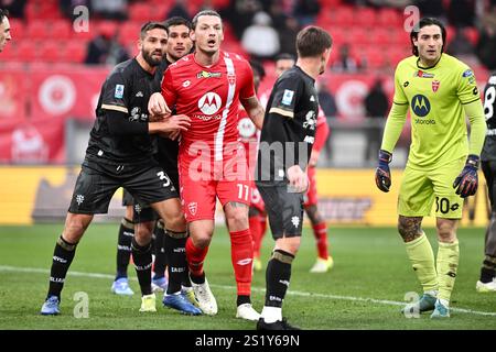 Monza, Italia. 5 gennaio 2025. Il Milan Djuric dell'AC Monza e il portiere Stefano Turati durante la diciannovesima partita di calcio di serie A tra Monza e Cagliari, allo stadio U-Power di Monza, Italia - domenica 05 gennaio 2025. Sport - calcio (foto AC Monza/LaPresse di Studio Buzzi) credito: LaPresse/Alamy Live News Foto Stock