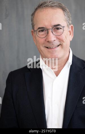 Parigi, Francia. 5 gennaio 2025. L'avvocato Thomas Baudesson posa nel suo ufficio, il 2 dicembre 2024 a Parigi, in Francia. Foto di David NIVIERE/ABACAPRESS. COM credito: Abaca Press/Alamy Live News Foto Stock