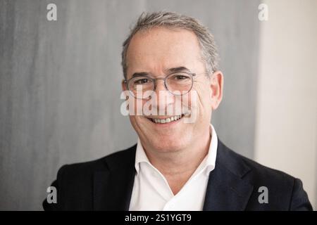 Parigi, Francia. 5 gennaio 2025. L'avvocato Thomas Baudesson posa nel suo ufficio, il 2 dicembre 2024 a Parigi, in Francia. Foto di David NIVIERE/ABACAPRESS. COM credito: Abaca Press/Alamy Live News Foto Stock