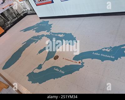 Mappa dell'insegna dei grandi Laghi sul pavimento all'interno del St. Catharines Museum sulla Welland Canals Parkway in Ontario, Canada Foto Stock