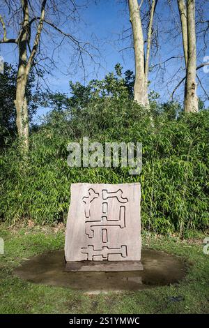 San Sebastian, Spagna - 4 gennaio 2025 - Museo e parco Chillida Leku, con sculture dell'artista basco Eduardo Chillida Foto Stock