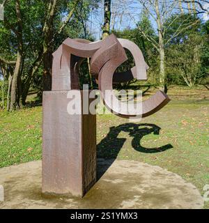 San Sebastian, Spagna - 4 gennaio 2025 - Museo e parco Chillida Leku, con sculture dell'artista basco Eduardo Chillida Foto Stock