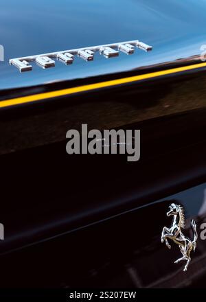 Una Ferrari al Concours of Elegance 2024, Hampton Court Palace, Londra Foto Stock