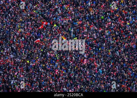 Innsbruck, Austria. 4 gennaio 2025. Il fango di salto di ciambellano il 73. Four Hills Tournament Ski Jumping il 4 gennaio 2025 a Bergisel Schanze a Innsbruck, Tirolo, Austria, fotografo: ddp Images/STAR-Images Credit: ddp media GmbH/Alamy Live News Foto Stock