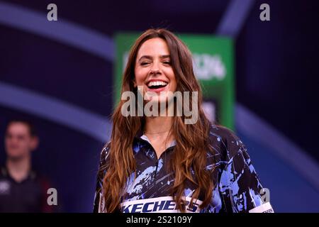 Sängerin Vanessa mai bei der Pro7 Promi-Darts-WM 2025im Maritim Hotel Düsseldorf. Düsseldorf, 05.01.2025 NRW Deutschland Copyright: XChristophxHardtx Foto Stock