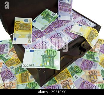 Una grande cassa di banconote in euro. Crisi finanziaria, crisi, debito. Austria Foto Stock