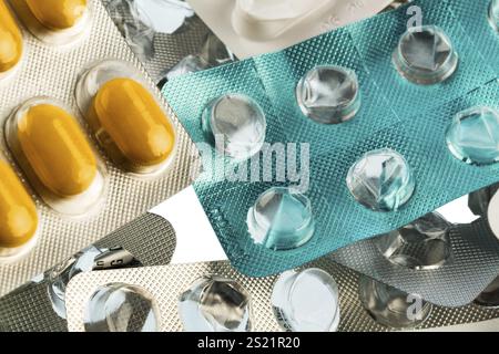 Compresse in blister pack, foto simbolica per salute, medicina e tablet dipendenza Austria Foto Stock
