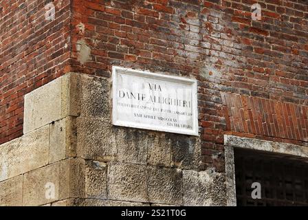 Cartello stradale via Dante Allighieri a Verona, Italia, Europa Foto Stock