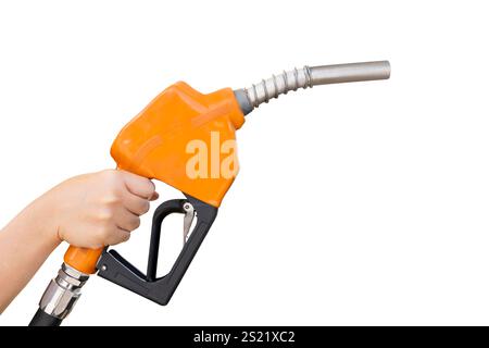 Utilizzare una pistola per benzina e versare benzina o diesel. Sfondo con messa a fuoco selettiva e spazio di copia. Primo piano pompa di gas per il rifornimento di auto presso la stazione di servizio, c Foto Stock